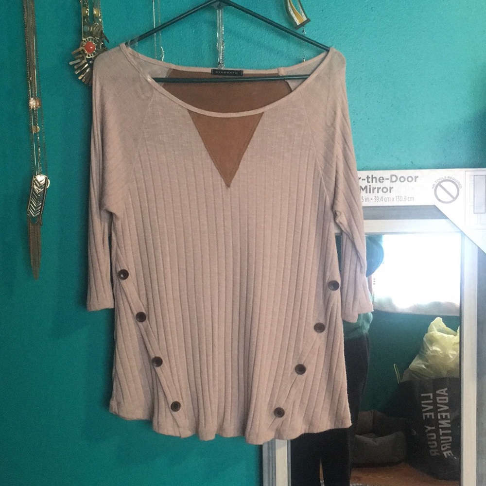 Quarter sleeve shirt